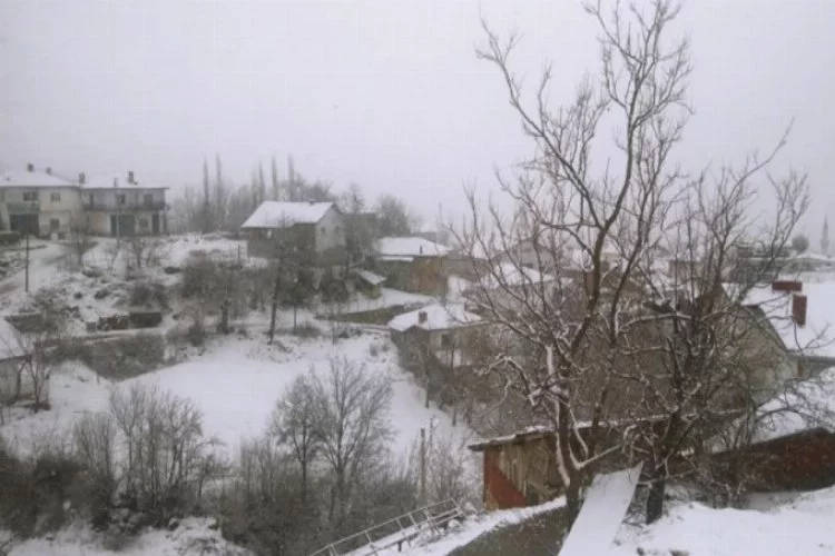 Bursa'nın dağ yöresinde kar sürprizi!