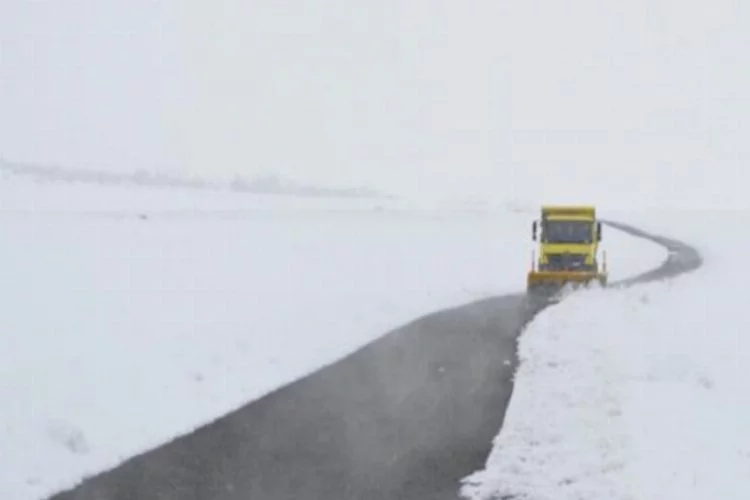 Kardan kapanan 102 köy yolu açıldı