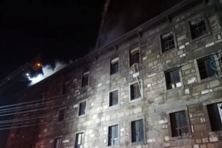 4 katlı tekstil atölyesinde çıkan yangın söndürüldü