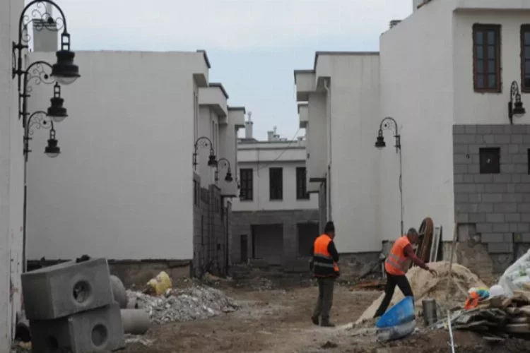 Sur'daki evlerde çalışan işçiler 9 aydır ücretlerini alamıyor