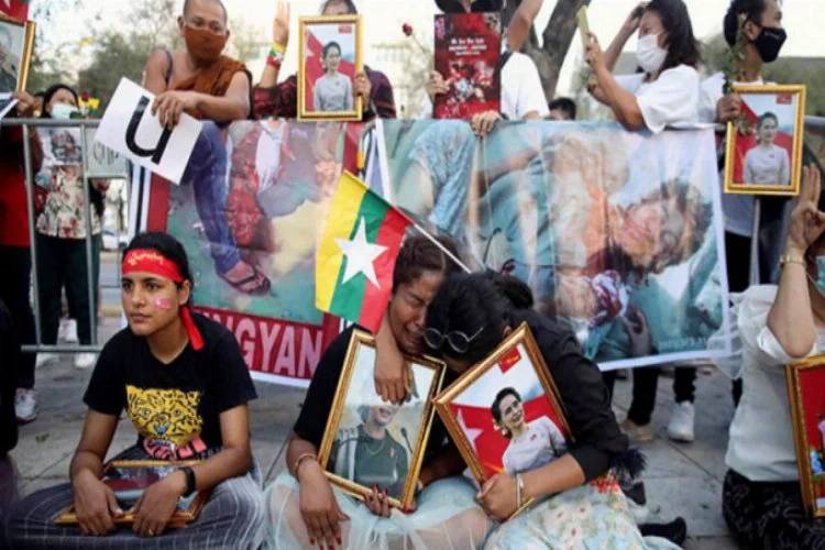 BM: Myanmar'da 24 saatte 38 gösterici öldürüldü