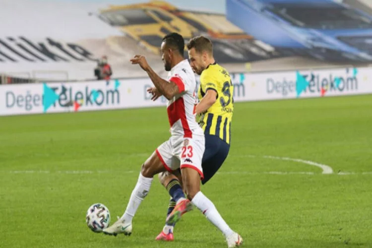 Fenerbahçe-Antalyaspor maçında tartışmalı penaltı pozisyonu!