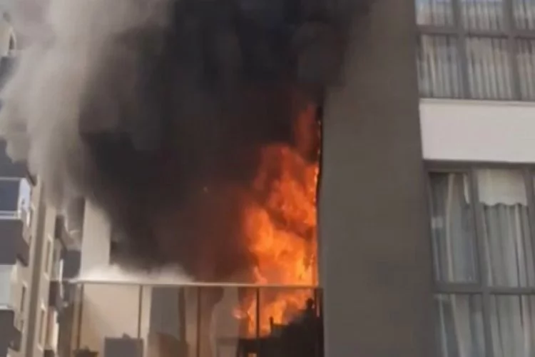 Bursa'da apartmandaki yangın kafedeki vatandaşlara korku dolu anlar yaşadı!