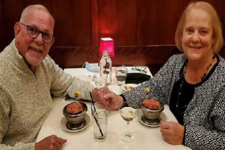 Liseli aşıklar 52 yıl sonra evlendi