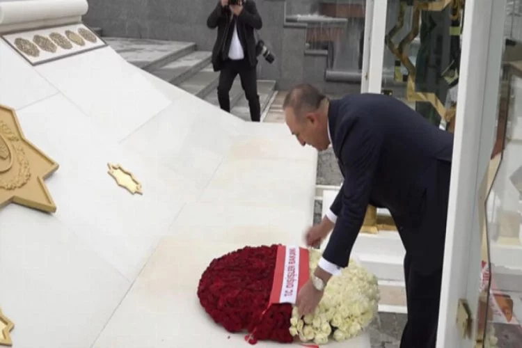 Çavuşoğlu'ndan Türkmenistan Bağımsızlık Anıtı'na ziyaret
