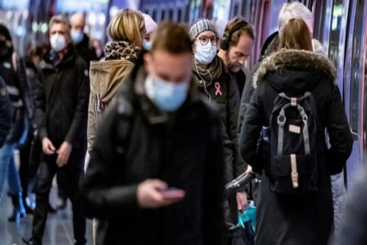 İsveç'te koronavirüs kısıtlamaları protesto edildi