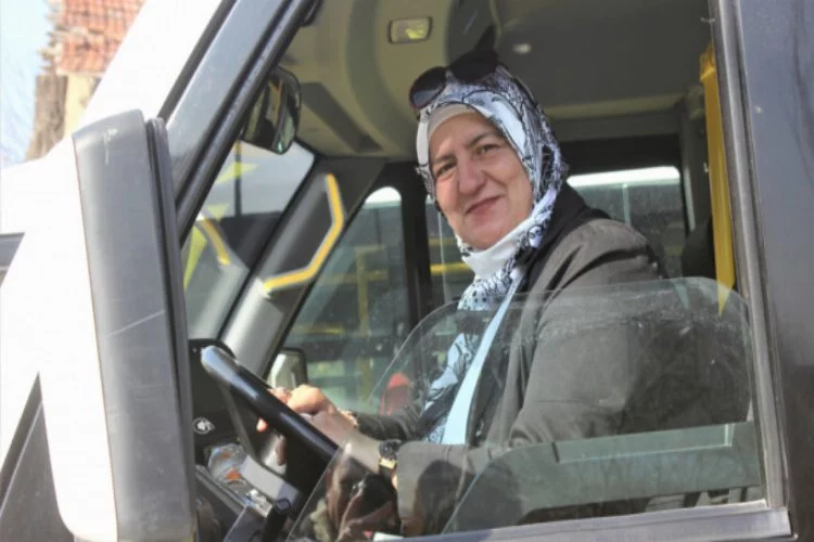 Bursa'da kadın şoförü gören araçtan inmek istedi, yolculuk yapınca hayran kaldı