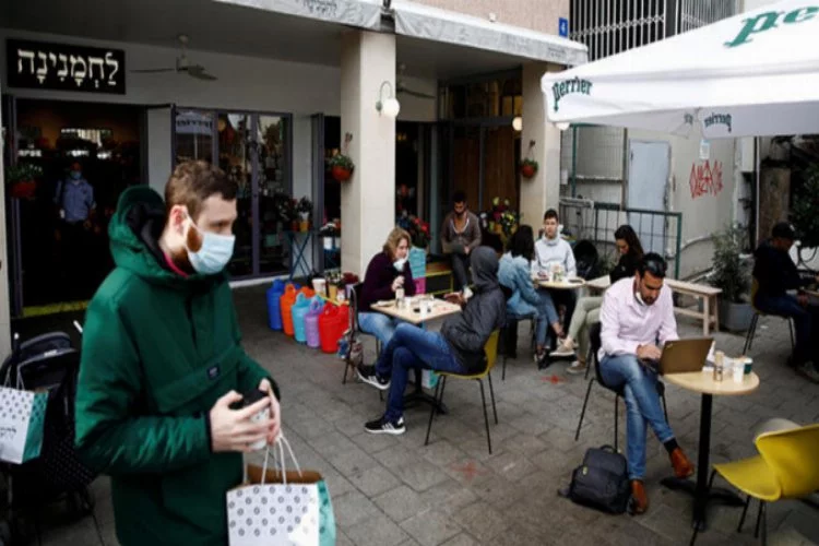 İsrail'de aşı olanlara kafe ve restoranlar açıldı