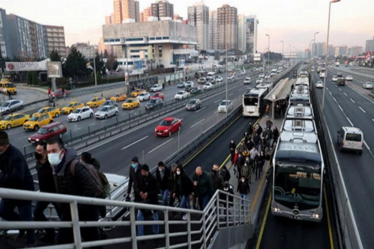 Haftanın ilk iş gününde İstanbul'da trafik yoğunluğu!