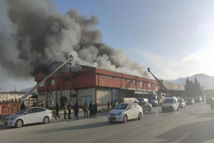 Denizli'de korkutan fabrika yangını