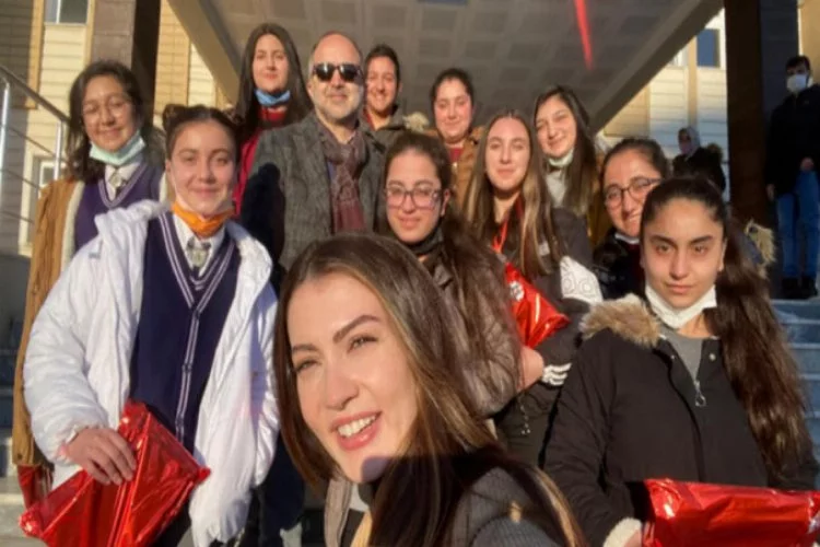 Burcu Özberk ve Murat Aktaş'tan kız çocuklarına destek