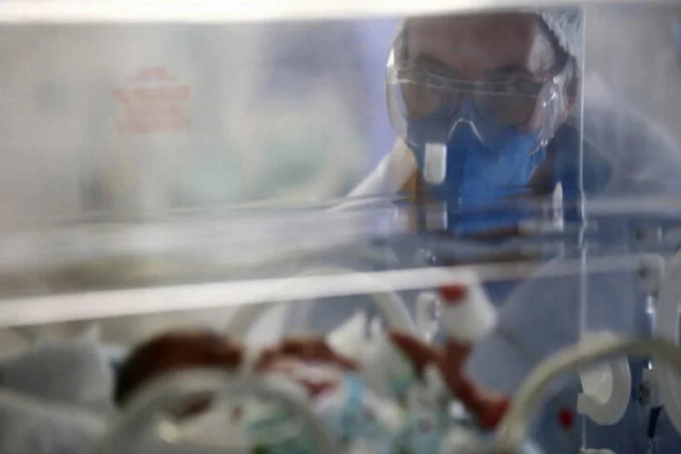 Koronavirüs salgınında doğum sırasında anne ve bebek ölümleri üç kat arttı