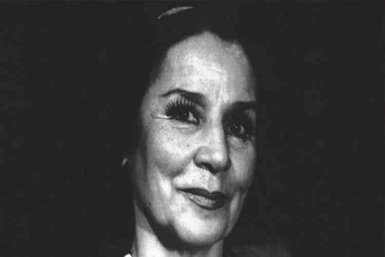 Tiyatro oyuncusu Handan Ertuğrul hayatını kaybetti