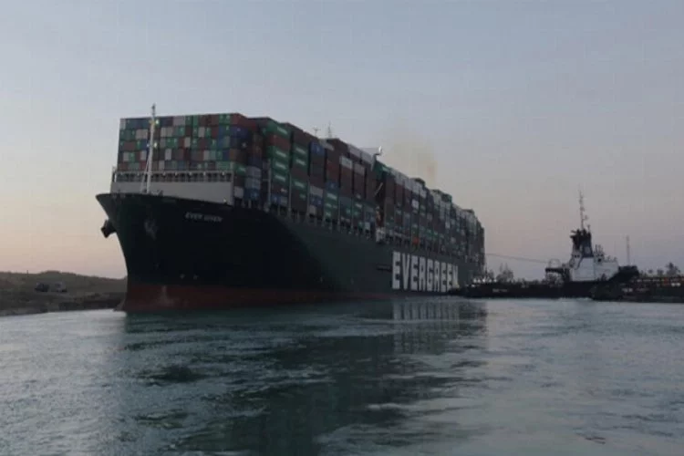 Mısır Süveyş'ı tıkayan Ever Given gemisini alıkoyuyor