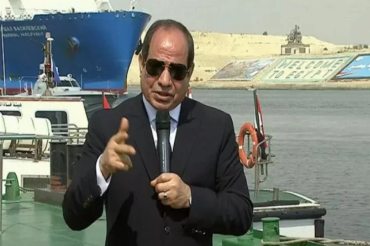 Sisi'nin siren çalan gemi ile imtihanı böyle görüntülendi