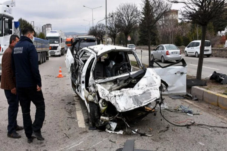 Kırıkkale'de feci kaza! 1'i polis 2 yaralı var