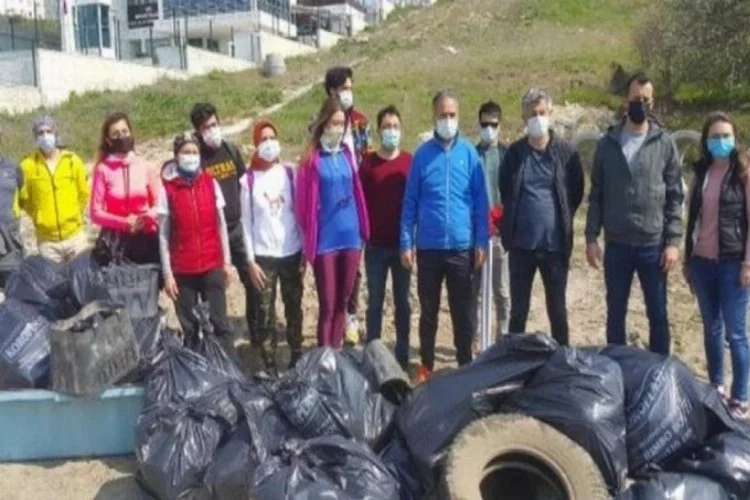 Edirne'deki çevreciler, kısıtlamayı fırsat bilip 1 kamyon çöp topladı