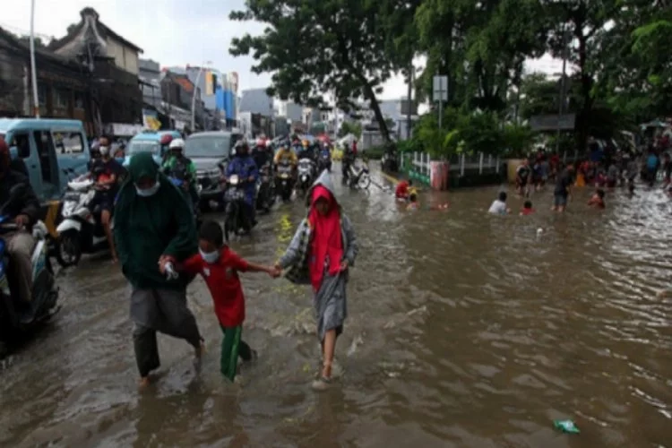 Endonezya'da sel felaketi: 20 ölü