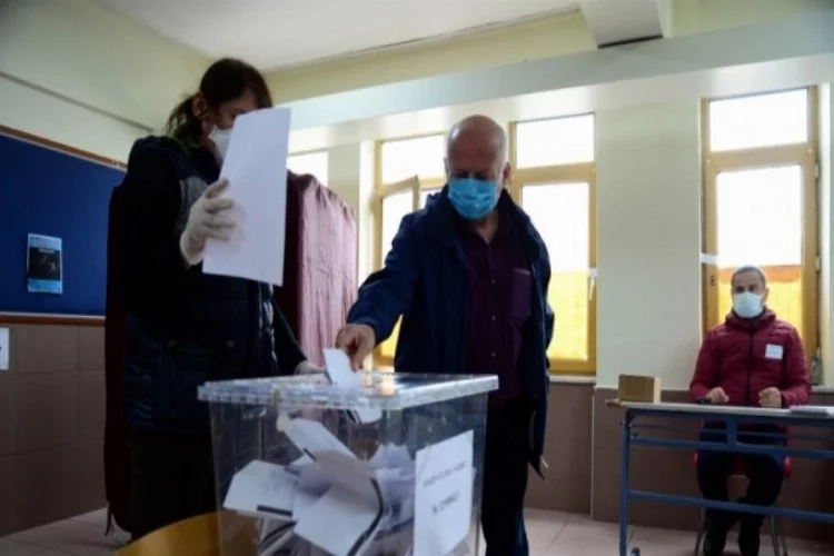 Bulgaristan'daki seçimler için Bursa'da sandık başına gittiler