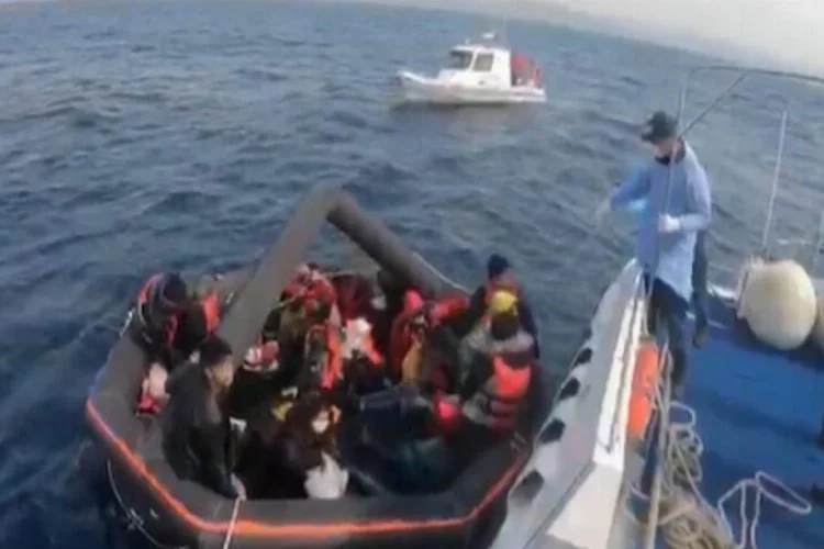 Ölüme terk edilen 27 kaçak göçmen kurtarıldı