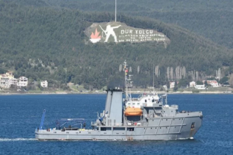 Romanya savaş gemisi Boğaz'dan geçti