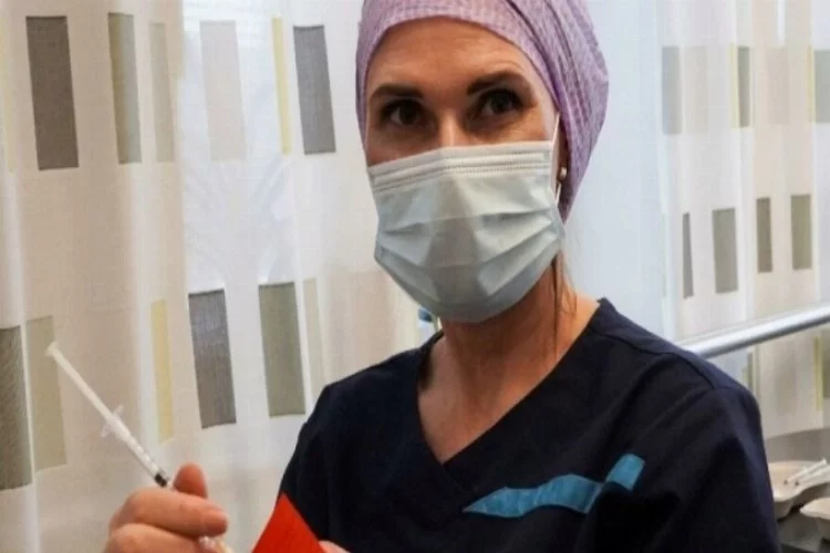 Finlandiyalı hemşireden aşıda yedinci doz yöntemi