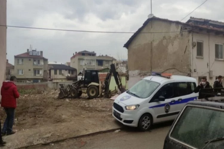 Bursa'da izinsiz inşaat yıkımı durduruldu!