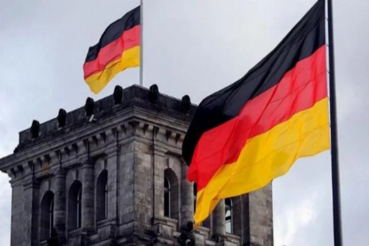 Almanya'da hizmet sektörü düzelmeye başladı