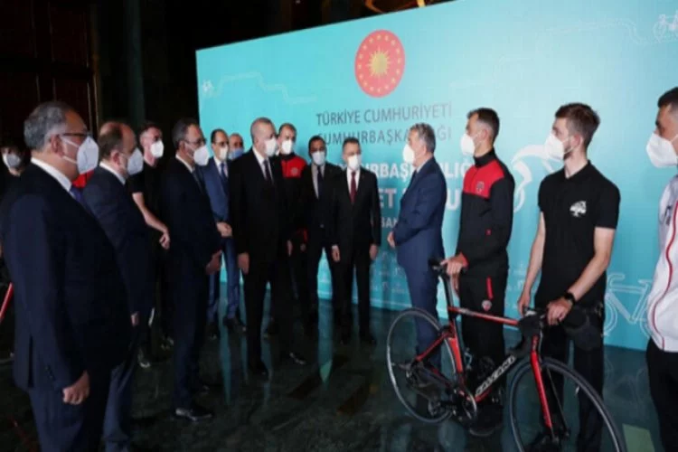 Erdoğan, Cumhurbaşkanlığı Bisiklet Turu Ankara Kafilesini kabul etti