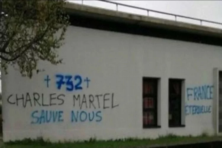 Fransa'da camiye çirkin saldırı