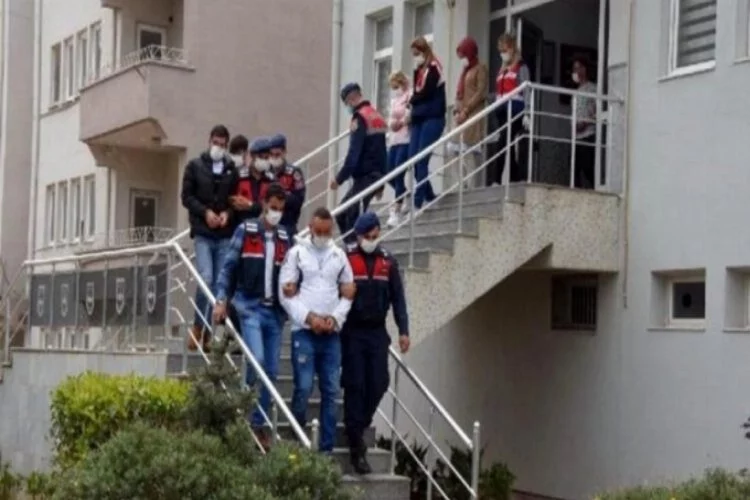 İzmir'deki uyuşturucu operasyonunda 20 şüpheli adliyede