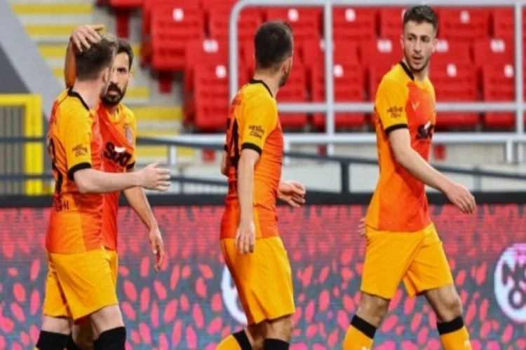 Galatasaray'da forvet değişmeyecek