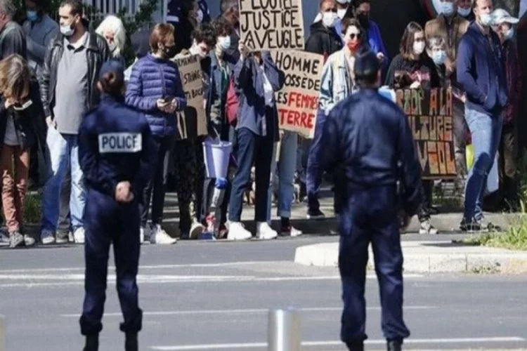 Fransa Cumhurbaşkanı Macron'a protesto!