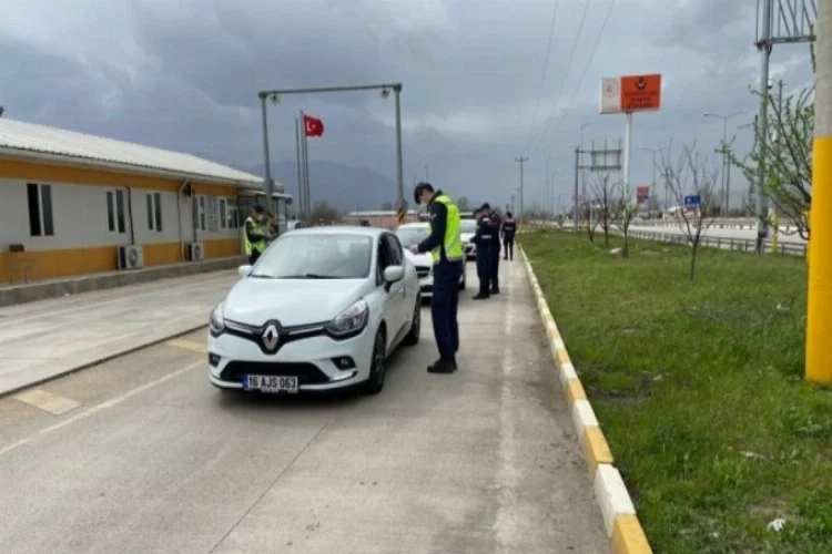 Bursa'da polis ve jandarma şehrin giriş çıkışlarında göz açtırmıyor