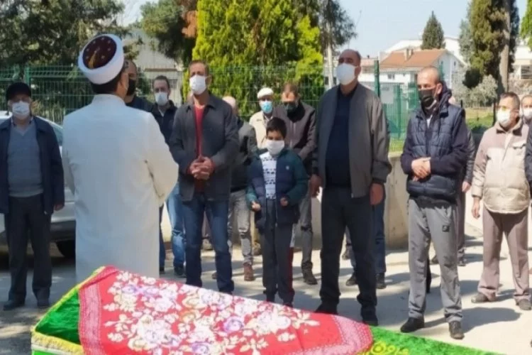 Bursa'da 8 yaşındaki Halim'in acı vedası... Annesinin cenaze namazını kıldı!