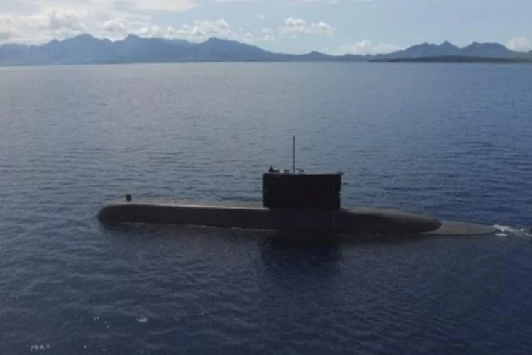 Endonezya denizaltısıyla irtibat kesildi