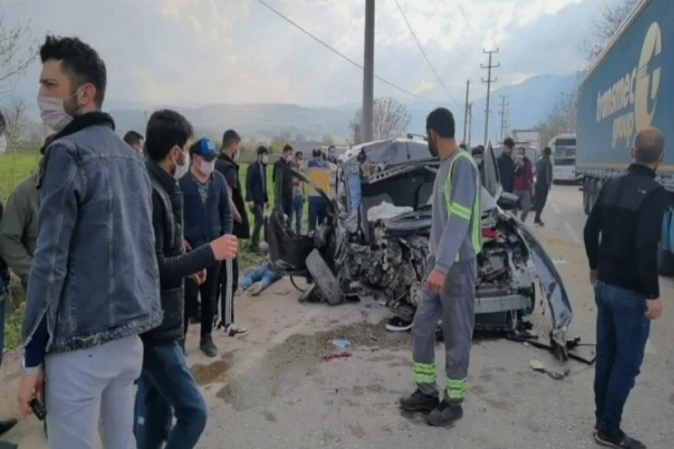 Bursa'da 4 kişinin yaralandığı feci kaza!