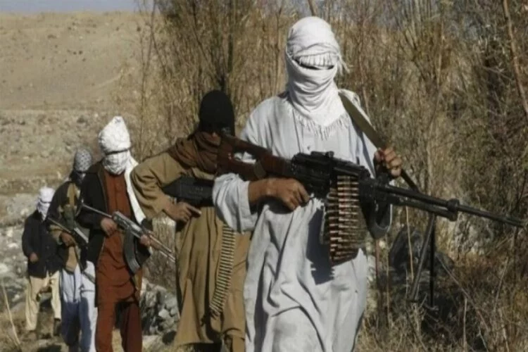 Taliban 4 sivili katletti