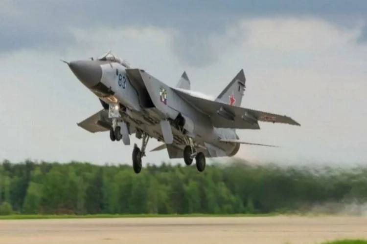 Havada gerginlik... ABD keşif uçağını Rus savaş jetleri engelledi