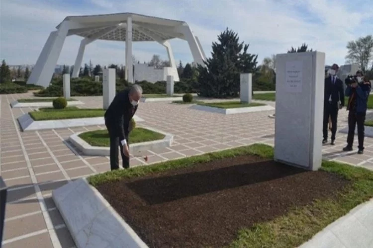 TBMM Başkanı Şentop, Devlet Mezarlığı'nı ziyaret etti