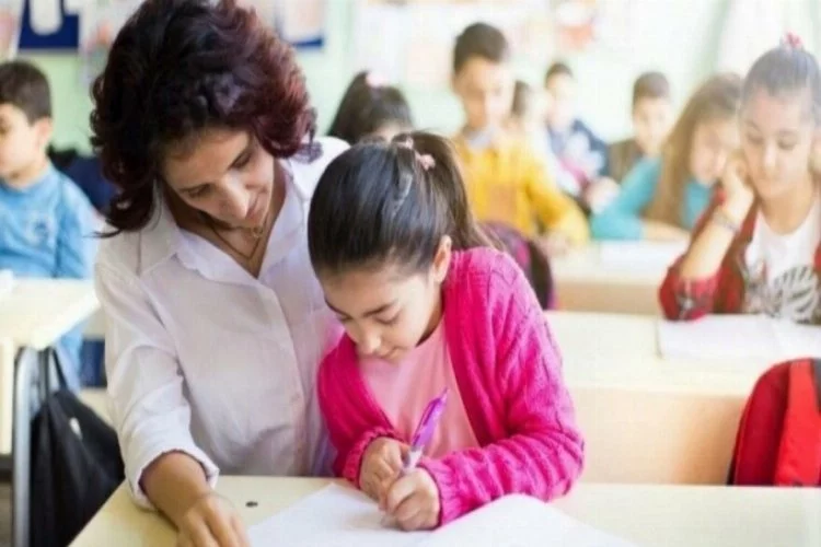 CHP'li Sümer: Faturası öğretmenlerimize kesiliyor