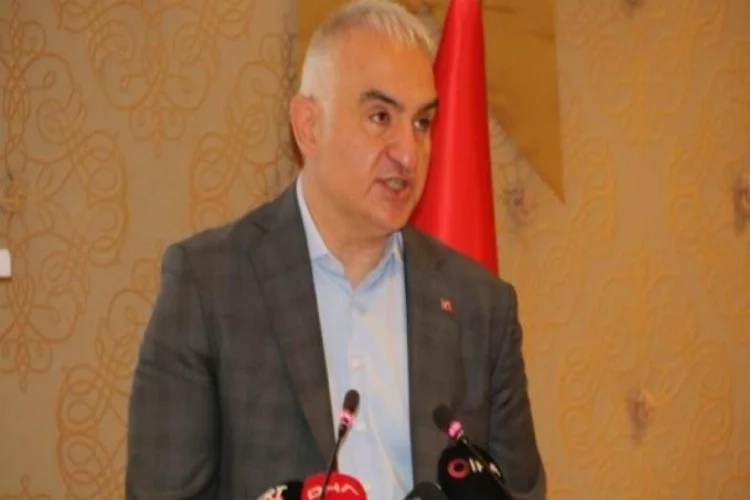 Bakan Ersoy: Tüm turizm çalışanları aşılanacak