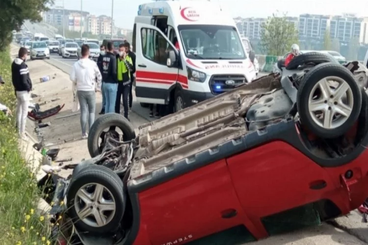 Bursa'da zincirleme kazada takla attı, ölümden döndüler