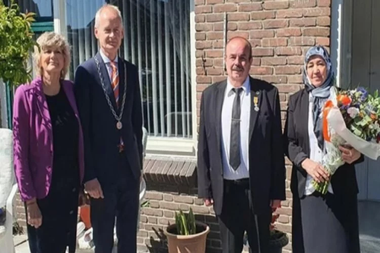 Hollanda'da 16 Türk'e kraliyet nişanı