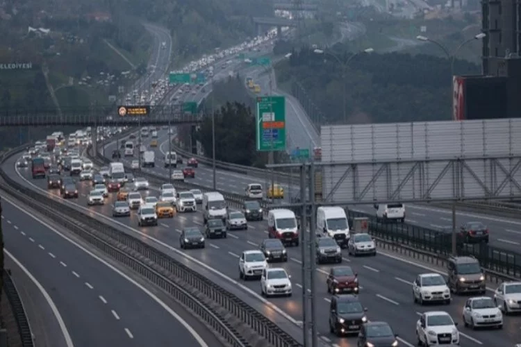 İstanbul'dan 'tam kapanma' göçü devam ediyor! Trafik kilitlendi