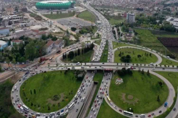 Bursa'da "tam kapanma" öncesi trafikte yoğunluk yaşandı