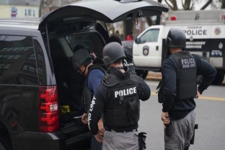 Amerika'da silahlı çatışmada 2'si polis 5 kişi öldü