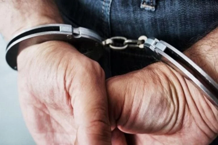 FETÖ operasyonlarında gözaltına alınan 22 şüpheli tutuklandı