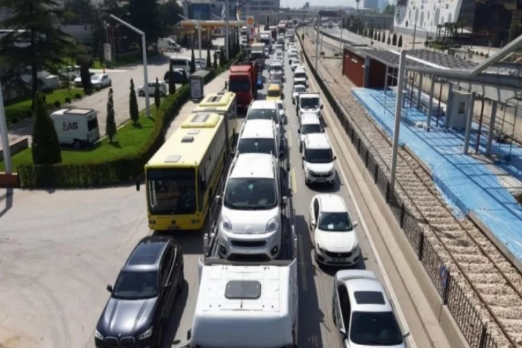 Kapanmanın ilk gününde Bursa'da trafik kilit!
