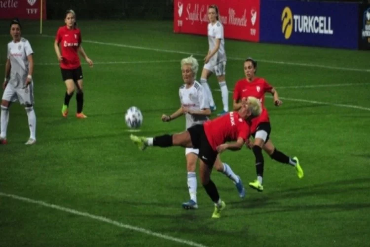 Turkcell Kadın Futbol Ligi'nde son 4 takım belli oldu